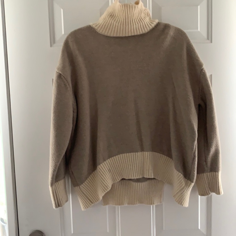 Title neck Style sweater